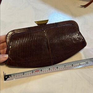 Vintage Brown Lizard-Texture Leather Clutch. Goldtone/brass clasp 50’s/60’s